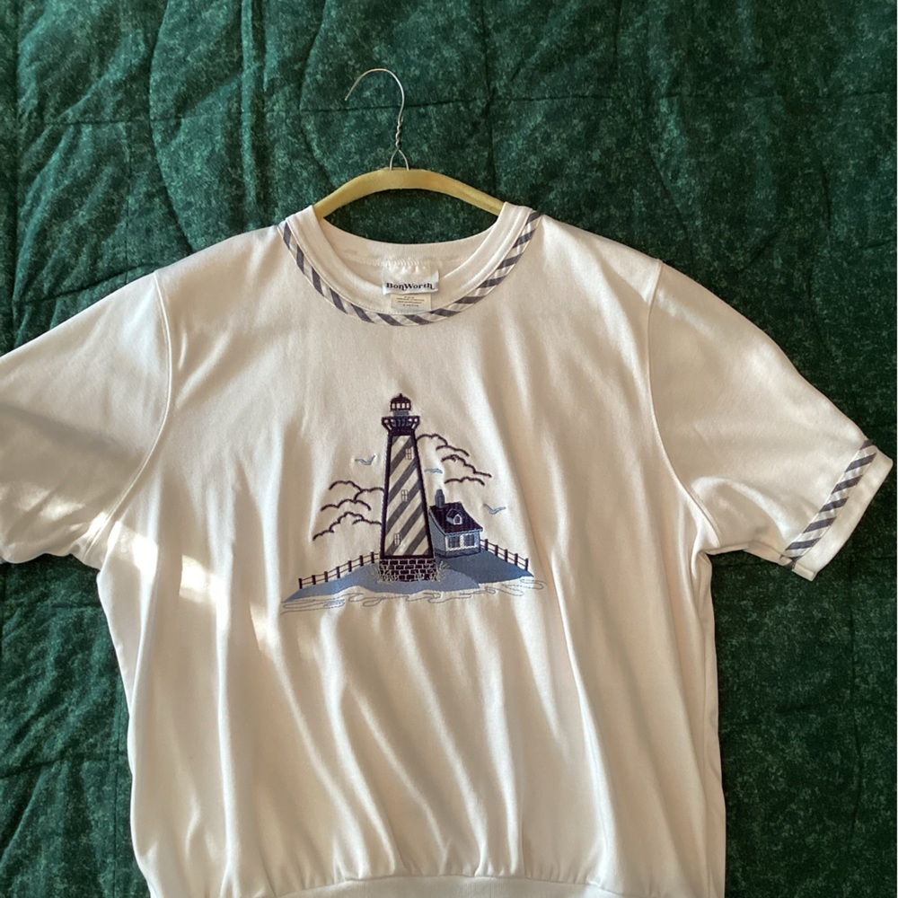 White T-shirt with lighthouse